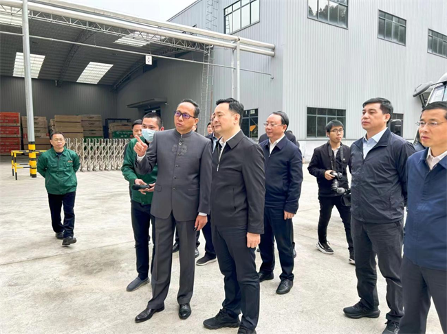 江西省副省長(zhǎng)陳敏蒞臨江西益佳木業(yè)調(diào)研江西林業(yè)高質(zhì)量發(fā)展工作